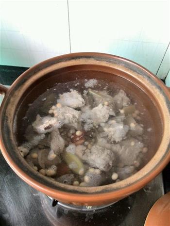清热去火-凉瓜黄豆排骨汤的做法步骤2