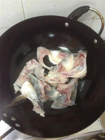 天麻排骨鱼头汤的做法步骤3