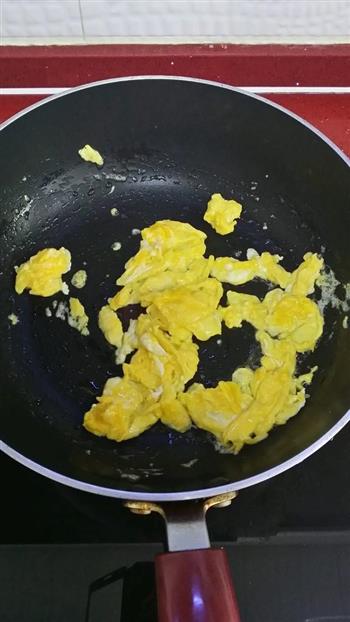 黄瓜鸡蛋炒河粉的做法步骤3
