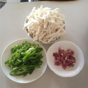 海鲜菇青椒炒肉片儿的做法步骤2