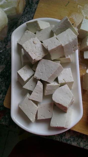 牛奶白菜豆腐汤的做法步骤1