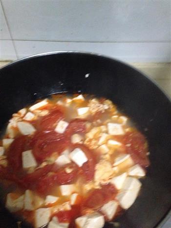 西红柿鸡蛋豆腐汤的做法图解3