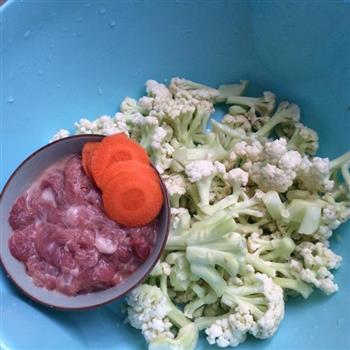 花菜炒肉片的做法步骤1