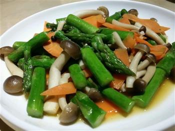 清炒芦笋蟹味菇的做法步骤2