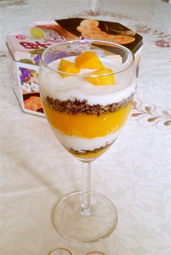 夏日甜品-芒果酸奶杯的做法步骤4