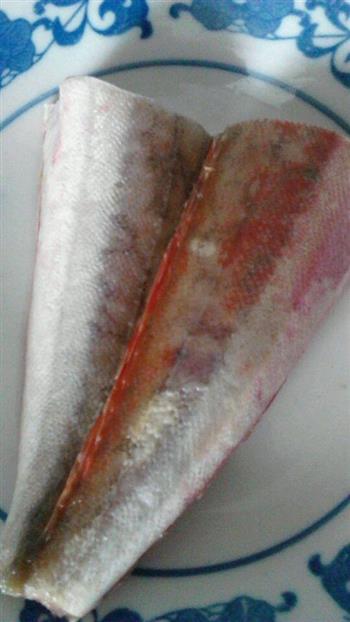 红娘鱼煮雪菜的做法步骤1