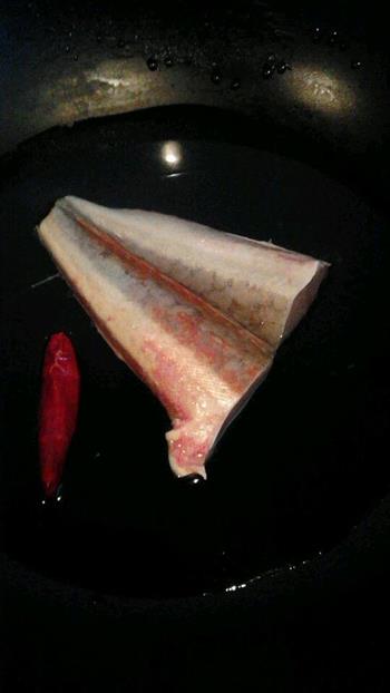 红娘鱼煮雪菜的做法步骤2