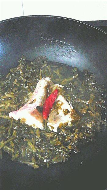 红娘鱼煮雪菜的做法图解3