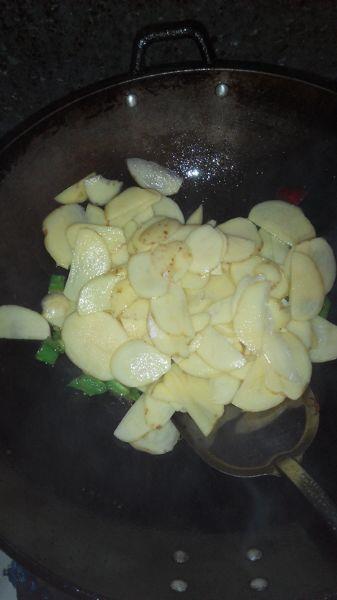 醋溜土豆片的做法步骤4