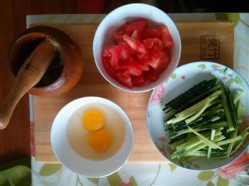 西红柿鸡蛋凉面的做法步骤3