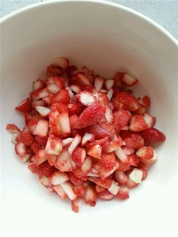 草莓果冻的做法步骤1