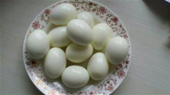 桂圆红枣银耳冰糖炖鸡蛋的做法图解3