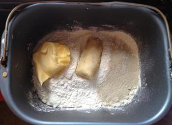 香蕉牛奶面包的做法步骤1