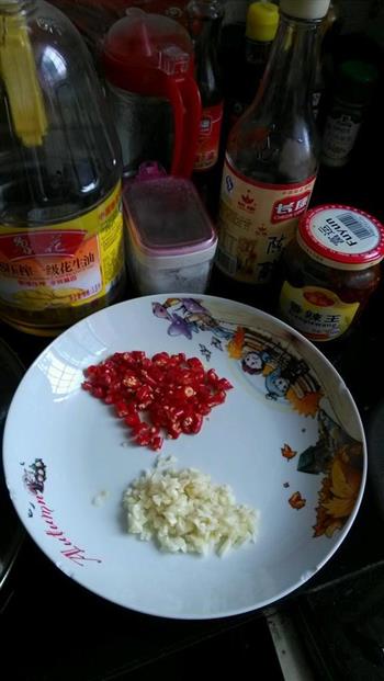 炝拌香辣土豆丝的做法步骤1