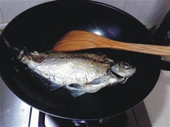 家常红烧鳊鱼的做法步骤3