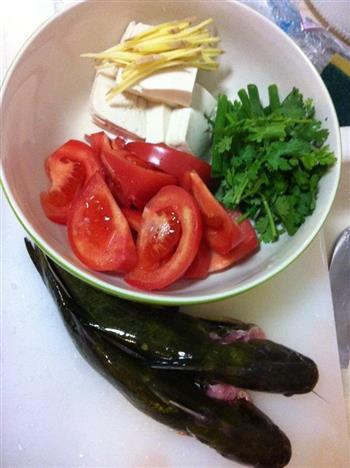 番茄豆腐黄鲴鱼汤的做法图解1