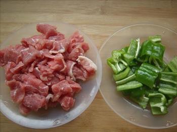 青椒炒牛肉片的做法步骤3