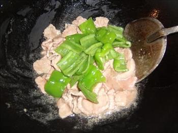 青椒炒牛肉片的做法步骤7