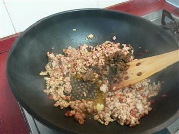咸菜豇豆炒肉糜的做法步骤4