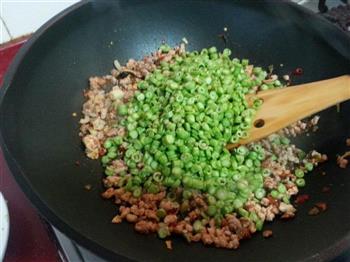 咸菜豇豆炒肉糜的做法步骤5