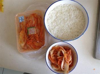 韩式辣白菜炒饭的做法步骤1
