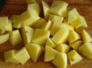 红烧土豆豆角炖五花肉的做法步骤1