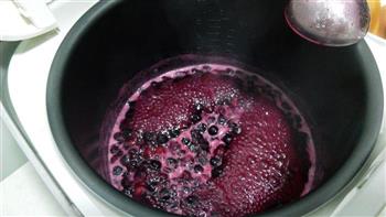 电饭煲自制蓝莓酱-酸奶面包好伴侣-So easy的做法步骤2