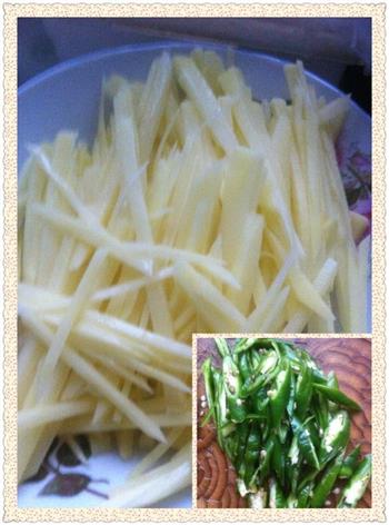 青椒土豆丝的做法步骤1