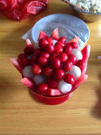 樱桃荔枝水果拼盘的做法步骤4