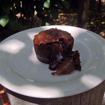巧克力熔岩蛋糕 15分钟家庭制作的做法图解9