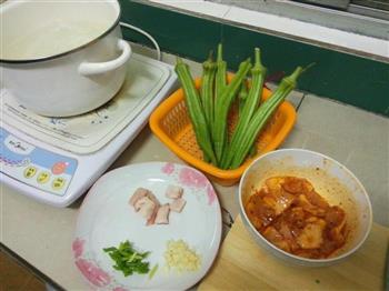 黄秋葵炒酱五花肉的做法步骤1