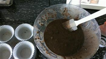 巧克力纸杯蛋糕的做法步骤7