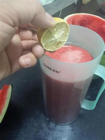 杀渴解暑最佳饮品-西瓜汁的做法步骤3