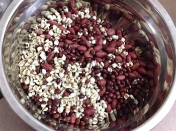 红豆薏米花生糖水的做法步骤2