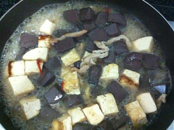 肉丝豆腐煮猪红的做法图解5