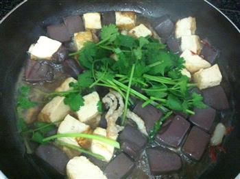 肉丝豆腐煮猪红的做法图解6