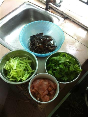 芹菜木耳炒肉的做法步骤5