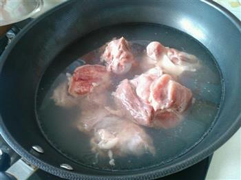 猪骨海带汤的做法步骤2