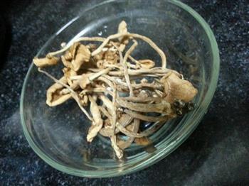 茶树菇炖排骨的做法图解2