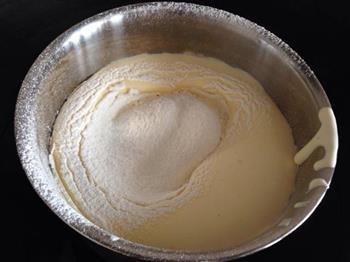 卡仕达奶油酱夹心海绵蛋糕的做法步骤2