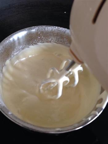 卡仕达奶油酱夹心海绵蛋糕的做法步骤3