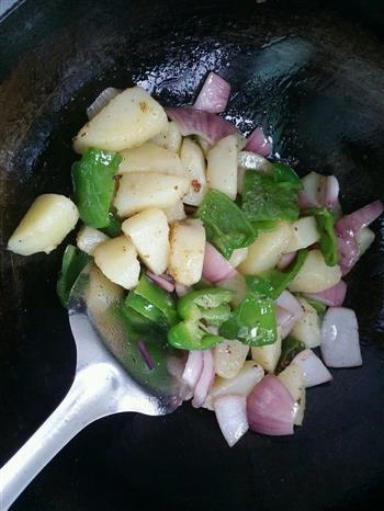 黑胡椒洋葱牛排烩土豆的做法步骤7
