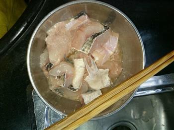 酸菜鱼的做法步骤1