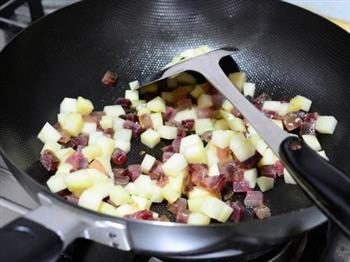 土豆香肠焖饭的做法步骤2