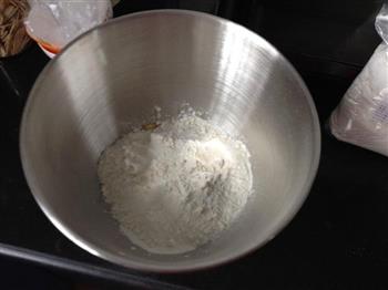 无油无糖紫薯花卷面包的做法步骤1