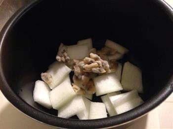 辣白菜冬瓜海鲜汤的做法步骤1