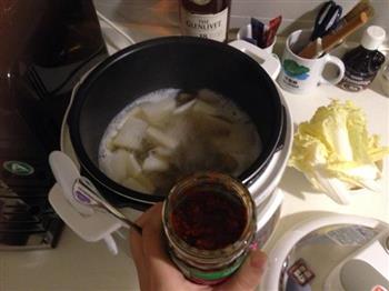 辣白菜冬瓜海鲜汤的做法图解3