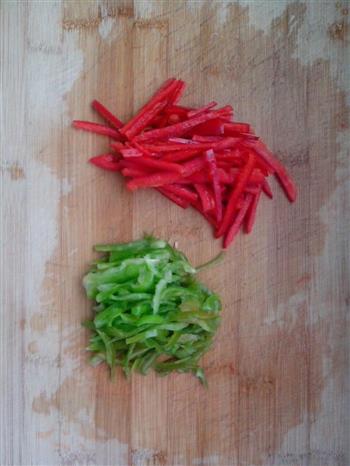 红绿椒炒豆芽的做法步骤1