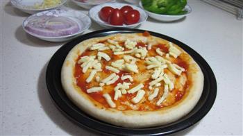 自制披萨，原料可以任你喜好选择的做法步骤2