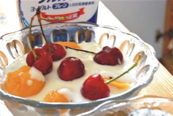酸奶粽子水果捞的做法步骤7